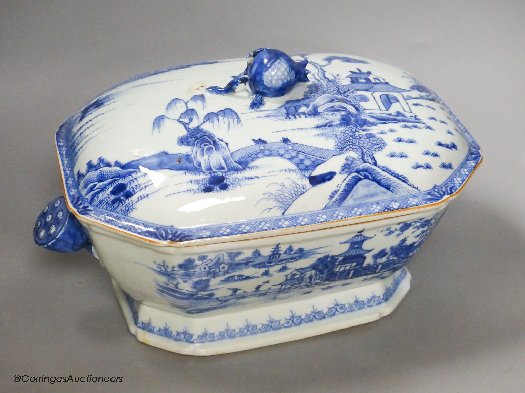A Chinese export blue and white tureen, lotus handles, 24cm